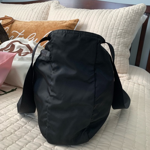 🔥 PRADA Tote 🔥 - Picture 3 of 9